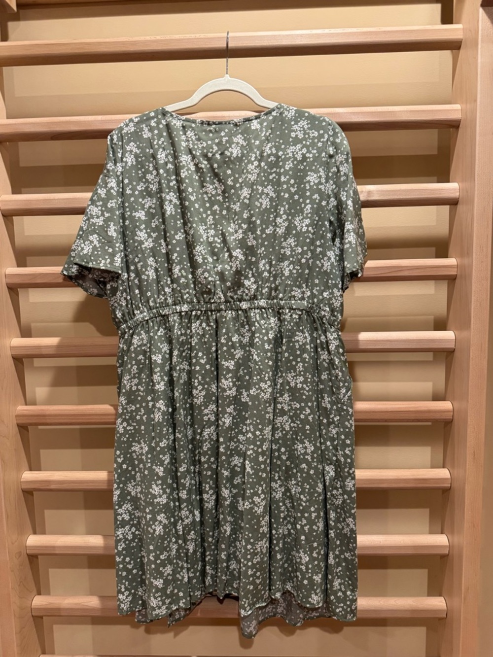 Torrid 21 Sage Green Floral V-Neck Midi Dress - Picture 2 of 14